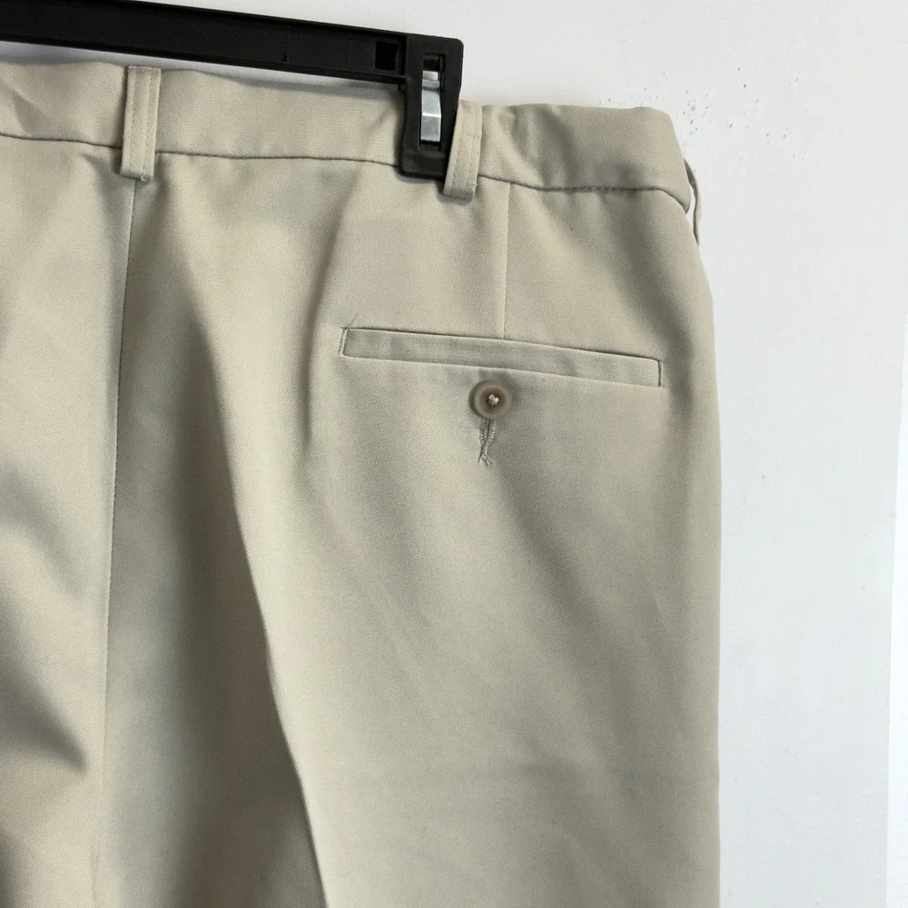 Haggar Mens Pleated Expandable Waist Golf Shorts Stone Beige Size 38